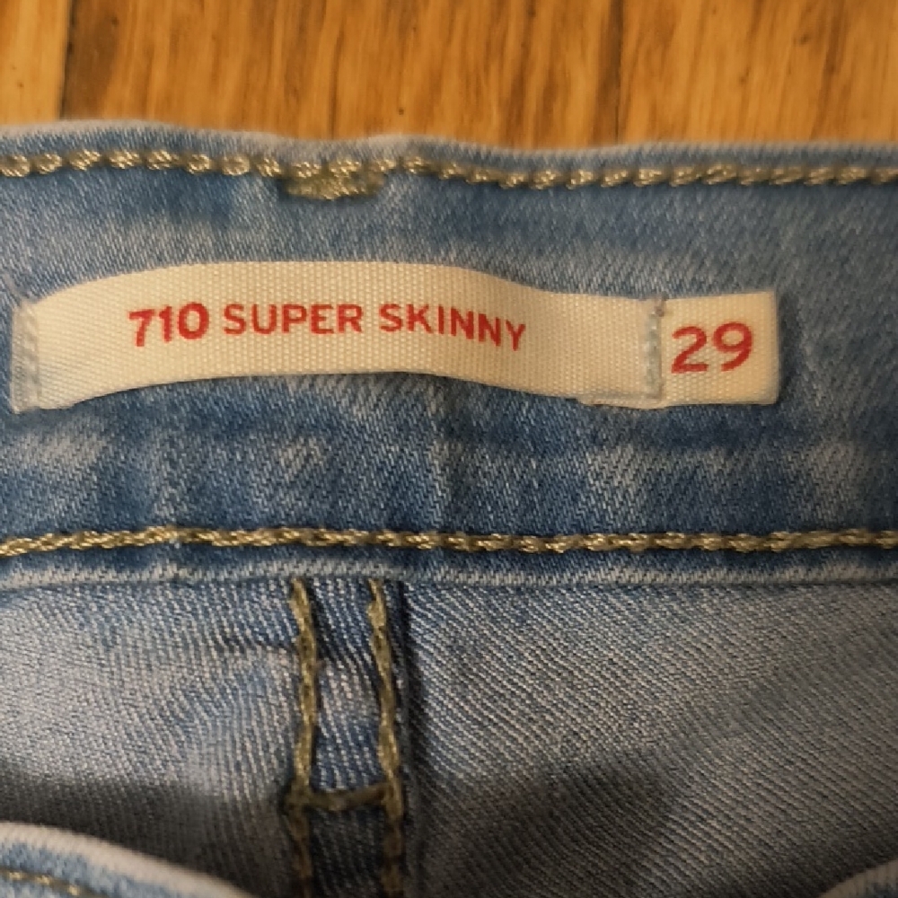 Levi's Light Blue Women's Skinny Jeans - Picture 2 of 8